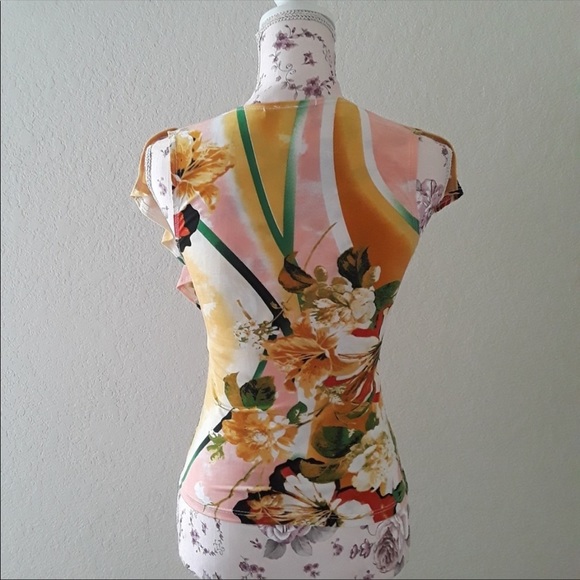 One by One sz:S Bold Floral V-Neck Flutter Partial Sleeve Blouse Top - Picture 7 of 8